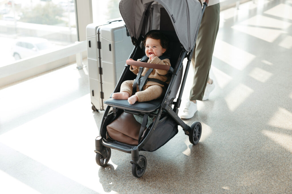 Minu V2 stroller in use at an airport, showing the ease of travel with this on-the-go friendly stroller